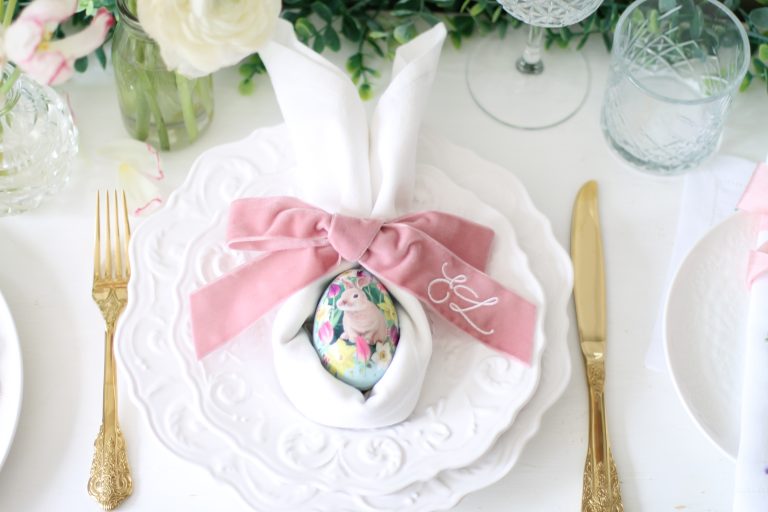 Luxury Easter Table Styling Ideas With Easter Bunny Napkins