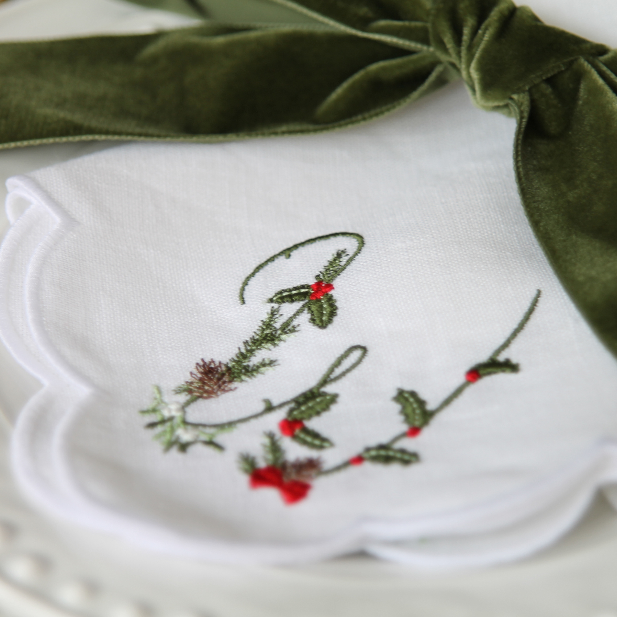 LINEN SCALLOP NAPKINS – Monogrammed Nordic Christmas Napkin