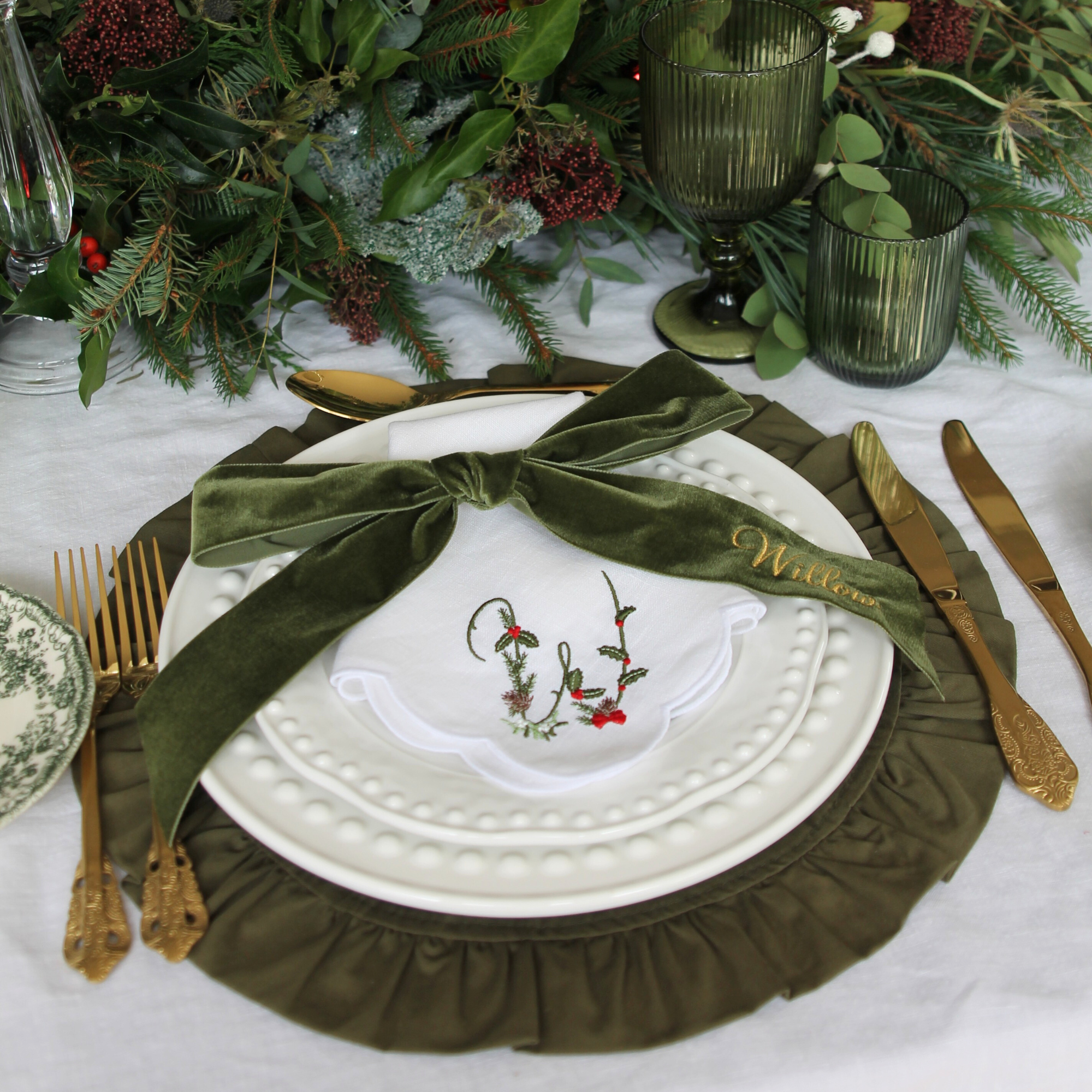 LINEN SCALLOP NAPKINS – Monogrammed Nordic Christmas Napkin