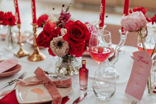 Romantic City Elopement With Red and Pink Table Styling