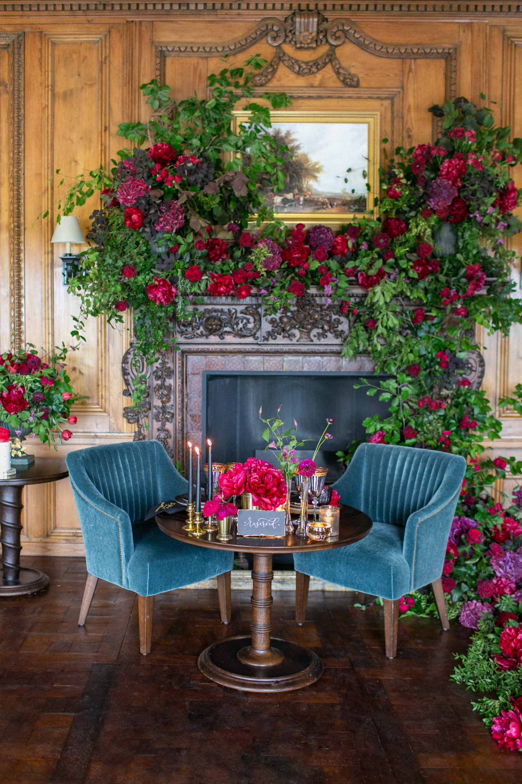 Luxury Anniversary Idea With Romantic Black and Red Styling