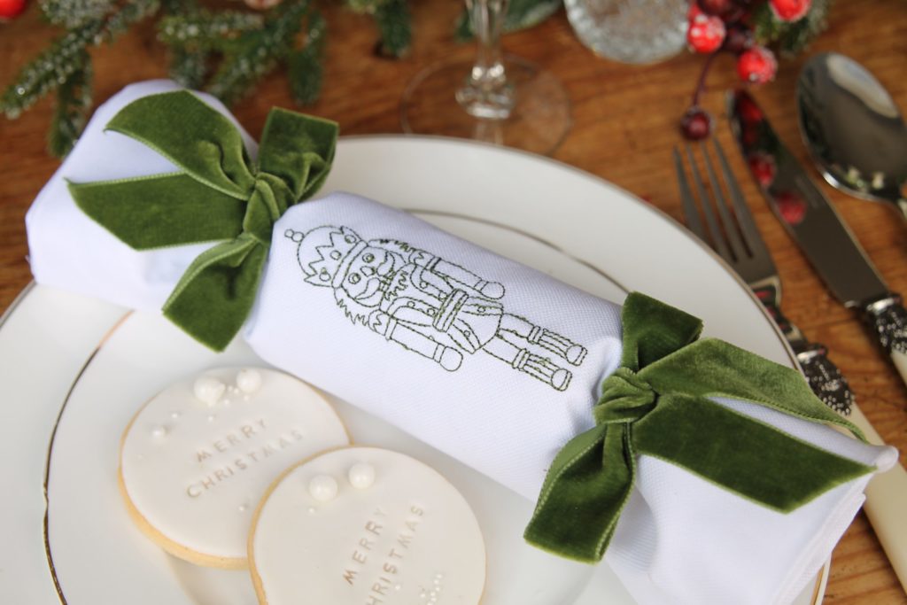 10 Eco-Friendly Crackers For the Perfect Christmas Table
