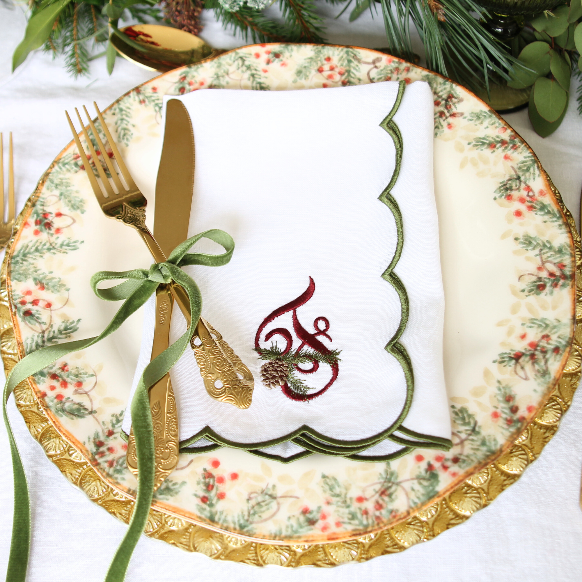 LINEN SCALLOP NAPKINS -White & Green Scallop Napkin with Christmas Pine Monogram