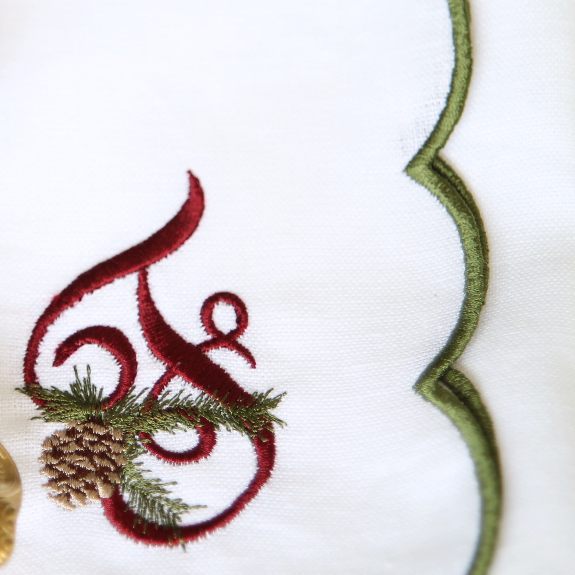 LINEN SCALLOP NAPKINS -White & Green Scallop Napkin with Christmas Pine Monogram