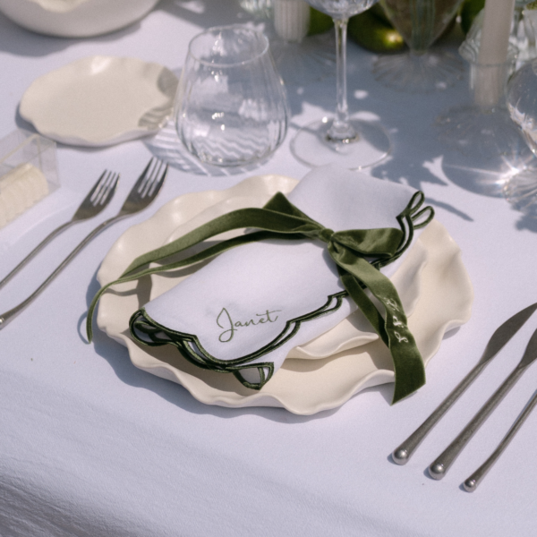 LINEN SCALLOP NAPKINS With Claret or Sage Green Scallop Place Setting Napkin