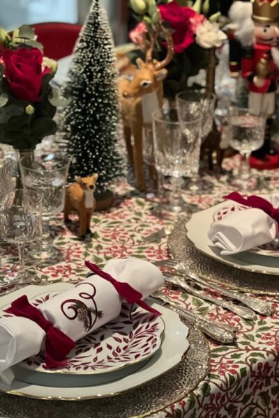 Christmas Table Styling Ideas From Bright and Bold to Traditional Luxe