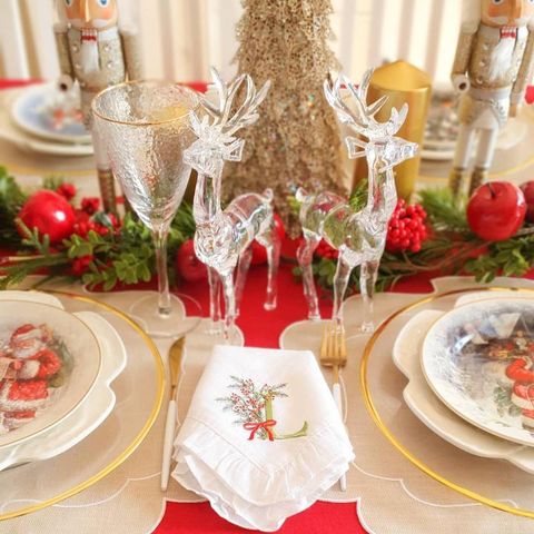 Christmas Table Styling Ideas From Bright and Bold to Traditional Luxe