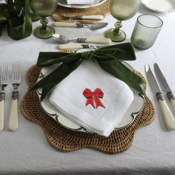 LINEN HEMSTITCH NAPKIN Set of 4 embroidered Christmas Napkins Bow