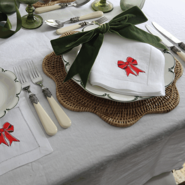 LINEN HEMSTITCH NAPKIN Set of 4 embroidered Christmas Napkins Bow