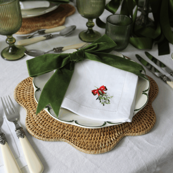 LINEN HEMSTITCH NAPKIN Set of 4 embroidered Christmas Napkins Mistletoe