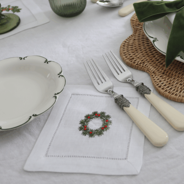 LINEN HEMSTITCH COCKTAIL NAPKINS Set of 4 embroidered Christmas Cocktail Napkins wreath