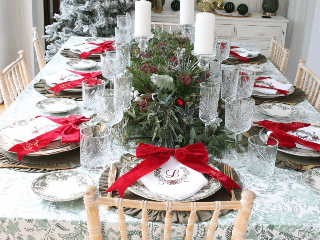 This Season’s Must-Have Christmas Table Details
