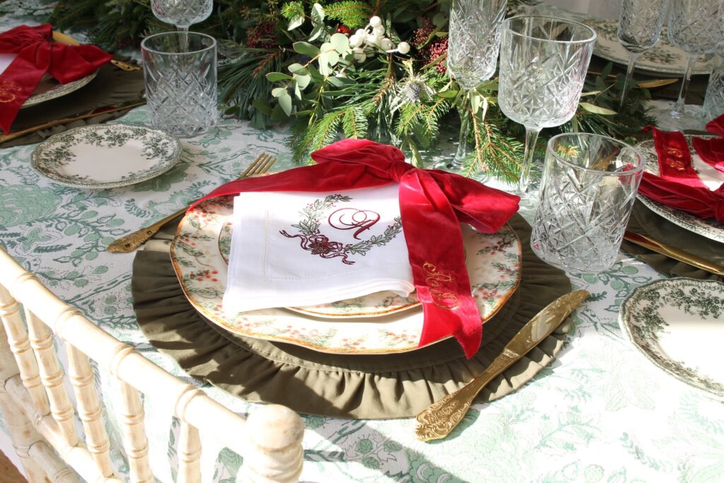 This Season’s Must-Have Christmas Table Details