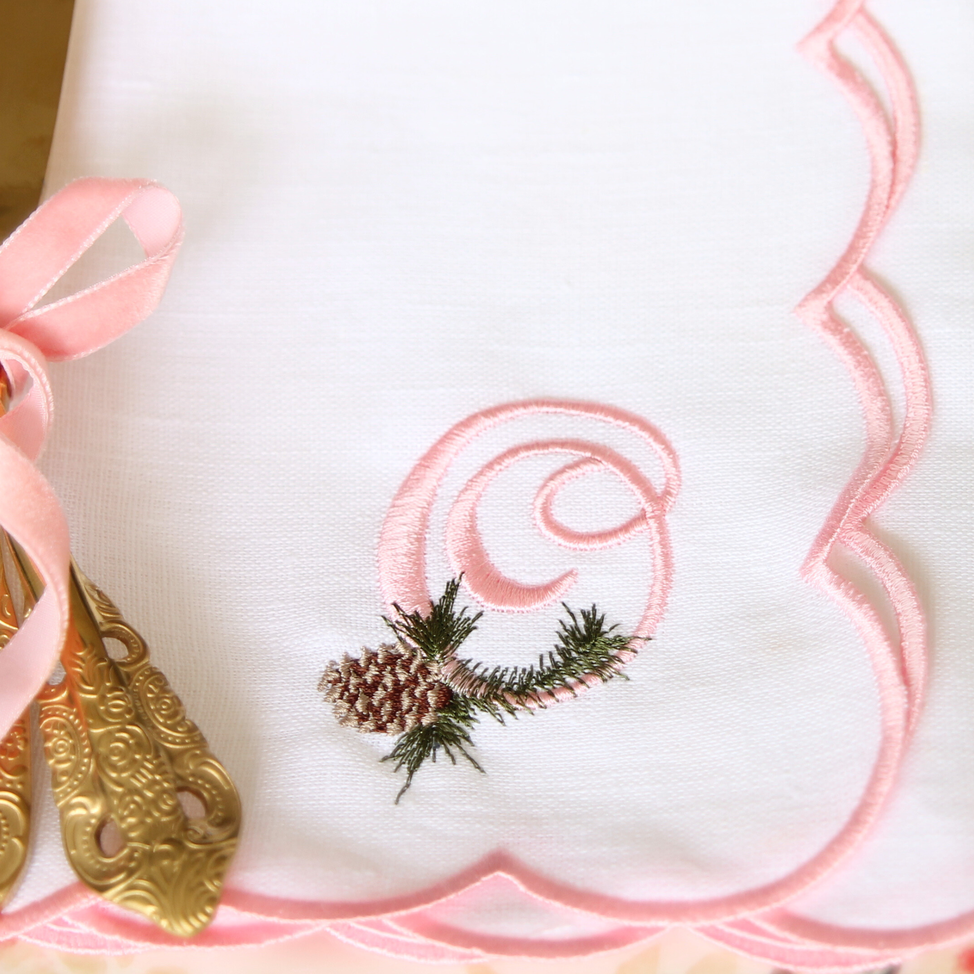 LINEN SCALLOP NAPKINS -White & Pink Scallop Napkin with Christmas Pine Monogram