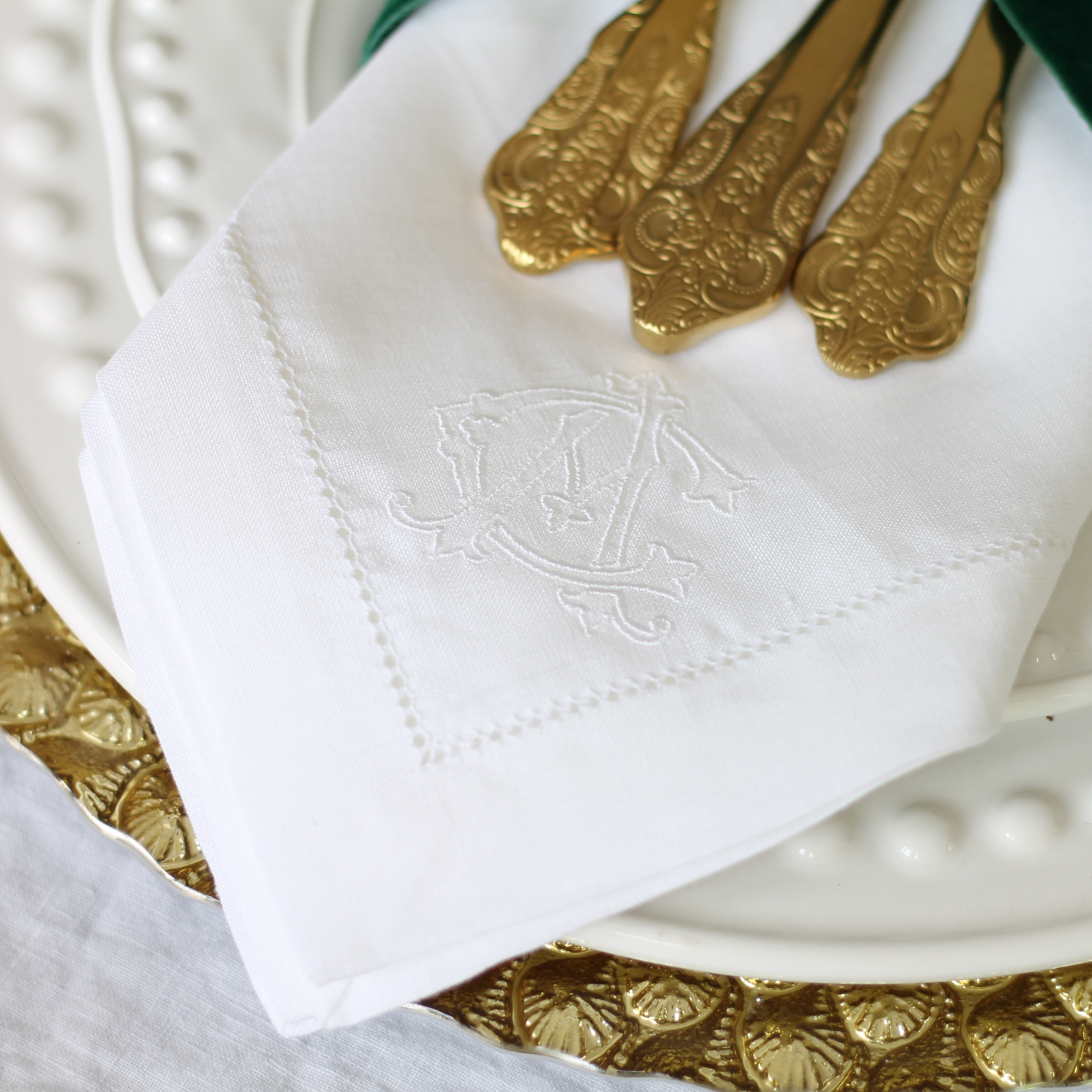 IRISH LINEN HEMSTITCH NAPKIN - Chic Outline Monogram Napkin