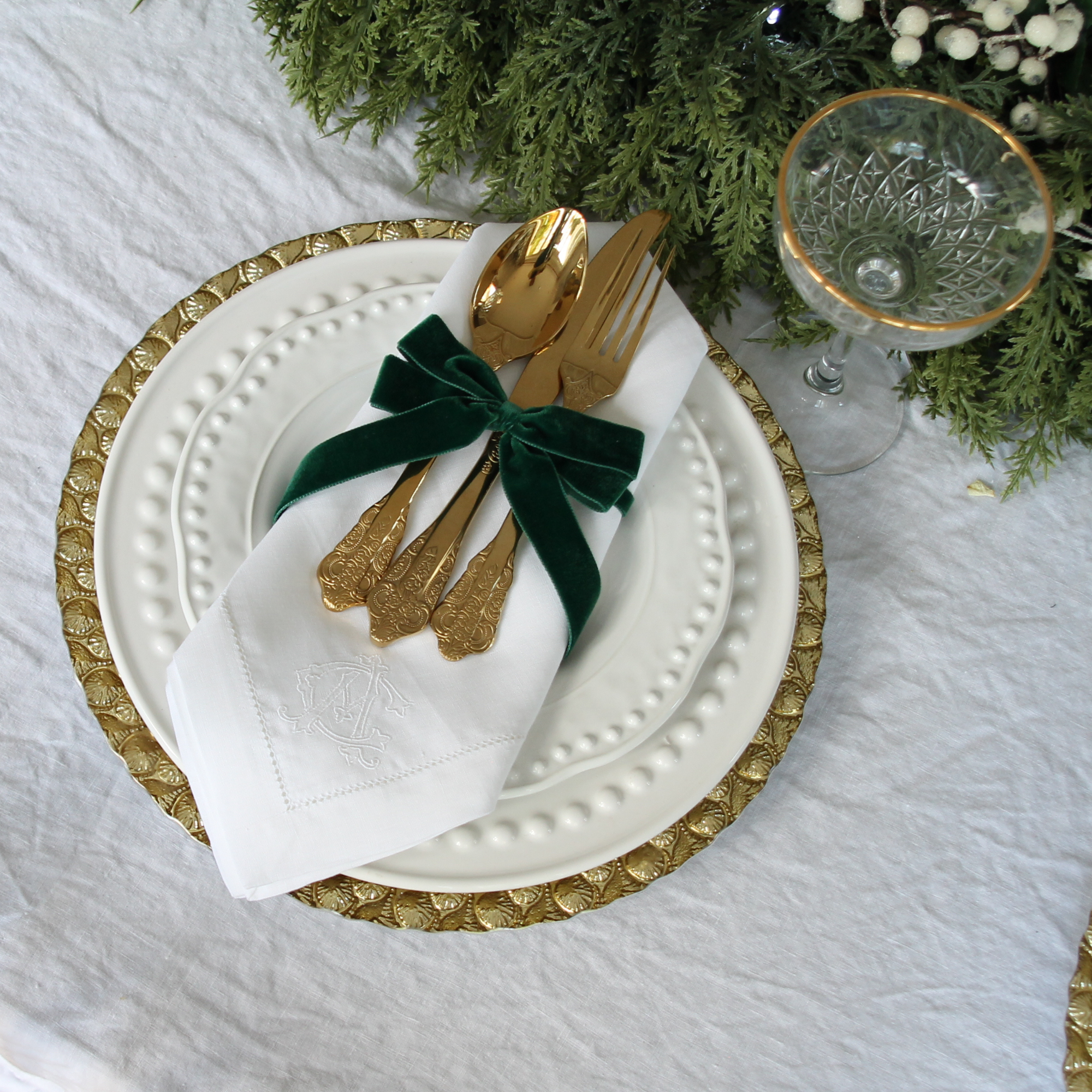 IRISH LINEN HEMSTITCH NAPKIN - Chic Outline Monogram Napkin