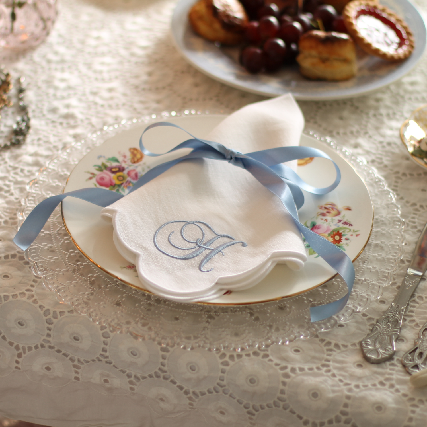 LINEN SCALLOP NAPKINS - Monogrammed