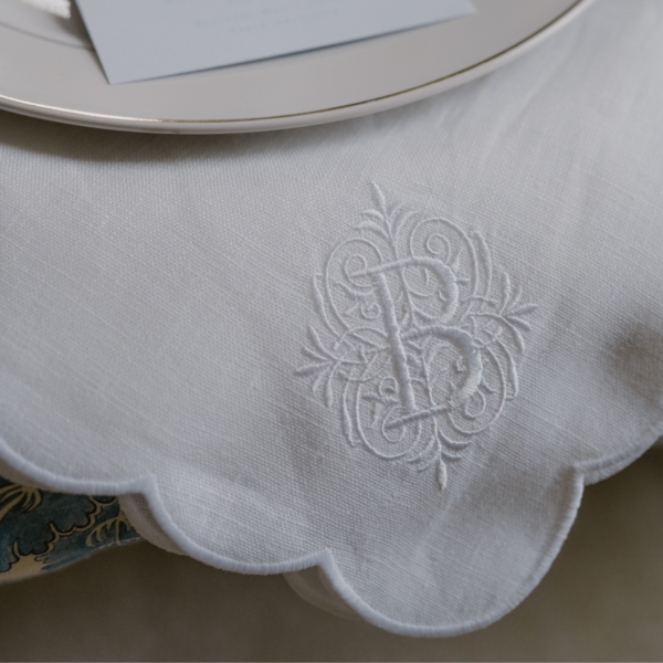 LINEN SCALLOP NAPKIN Gabriella Monogram Napkins