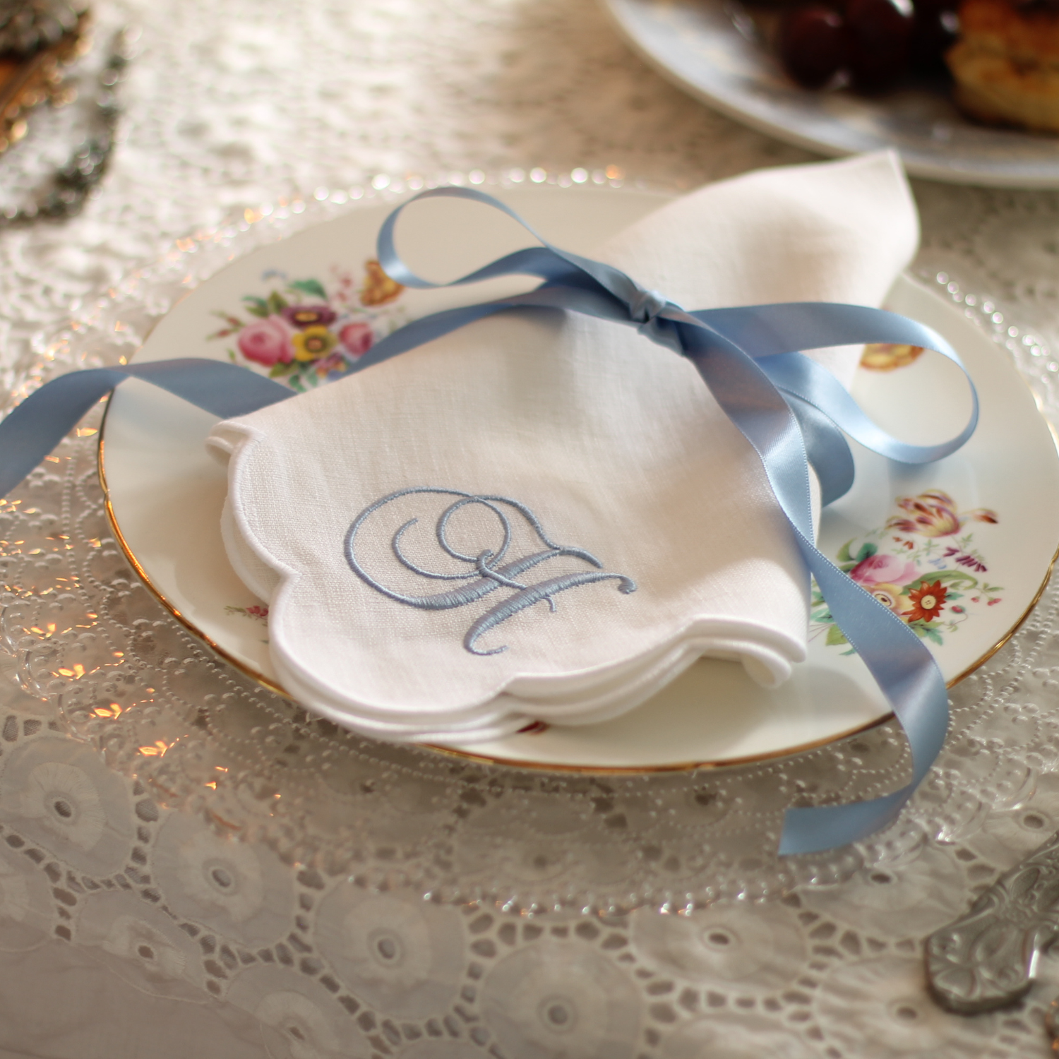 LINEN SCALLOP NAPKINS - Monogrammed