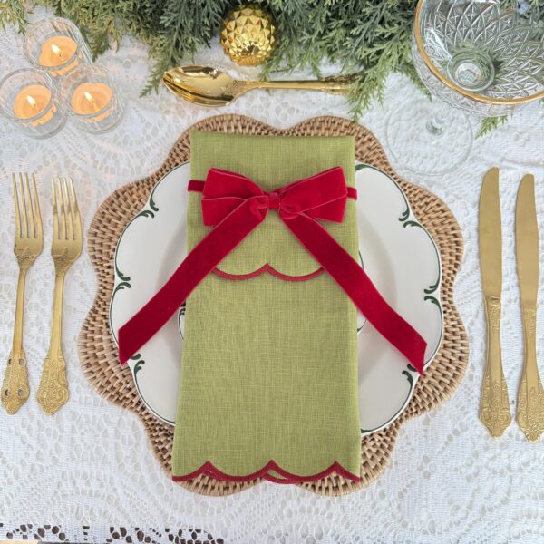 Christmas Edition : Green Napkin with Burgundy Scallop