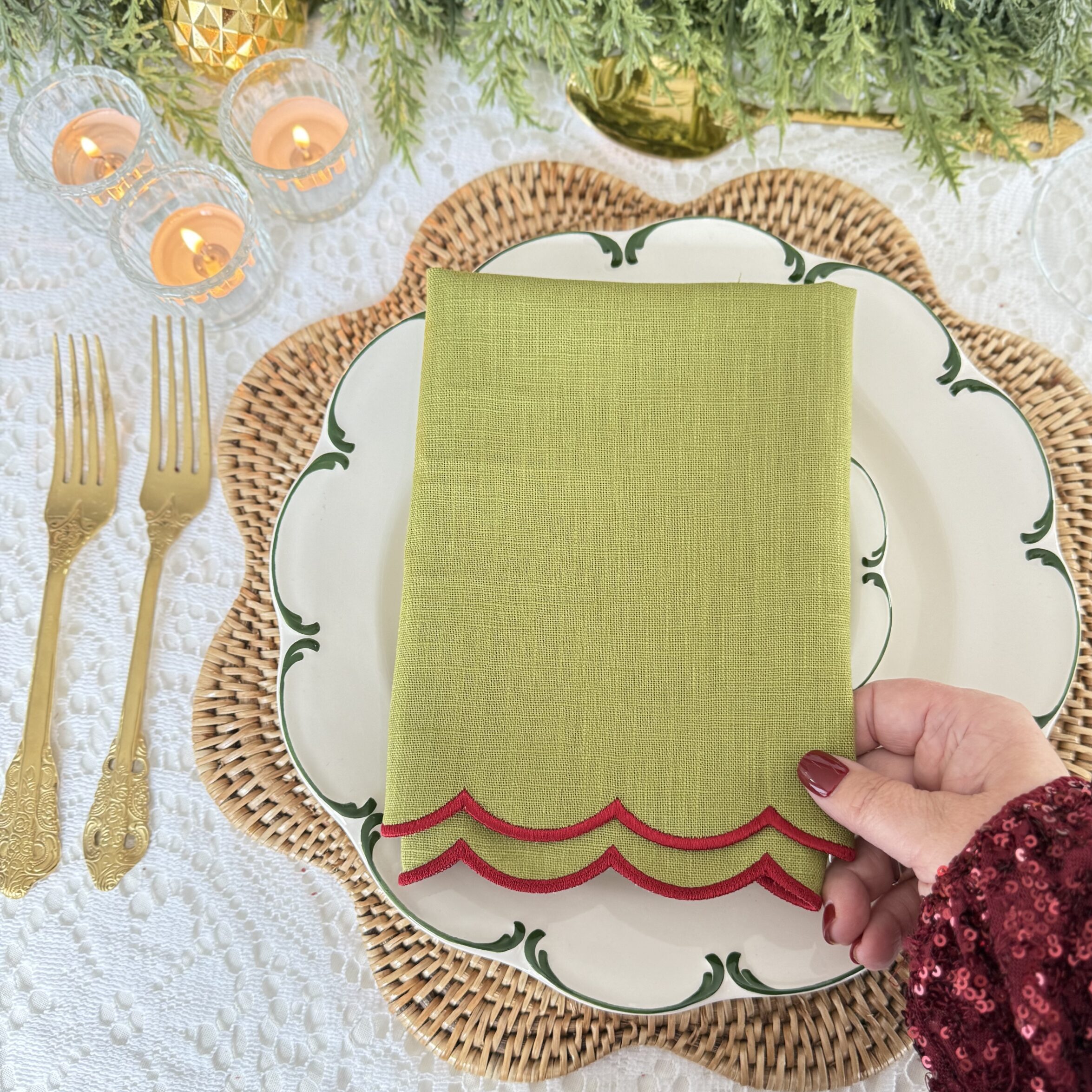 Christmas Edition : Lime Napkin with Burgundy Scallop